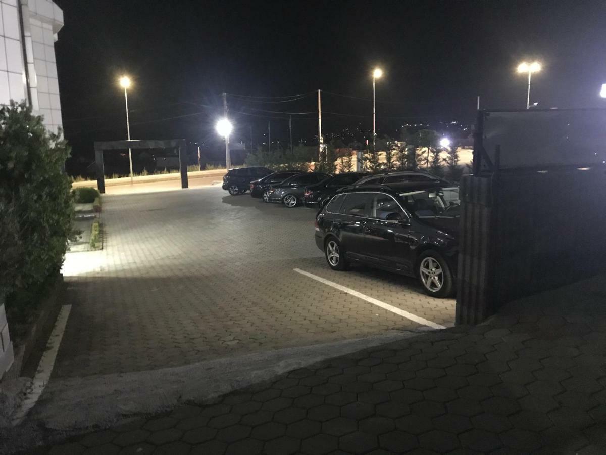 Hotelwhite Gjilan Экстерьер фото